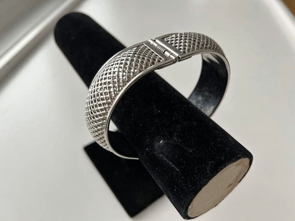 Vintage Sarah Coventry Hinged Silver Bracelet